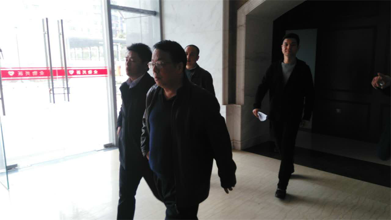 集团公司总司理万先逵、副总司理周志宏一行亲临利民佳苑小区现场指导事情_庄闲游戏
