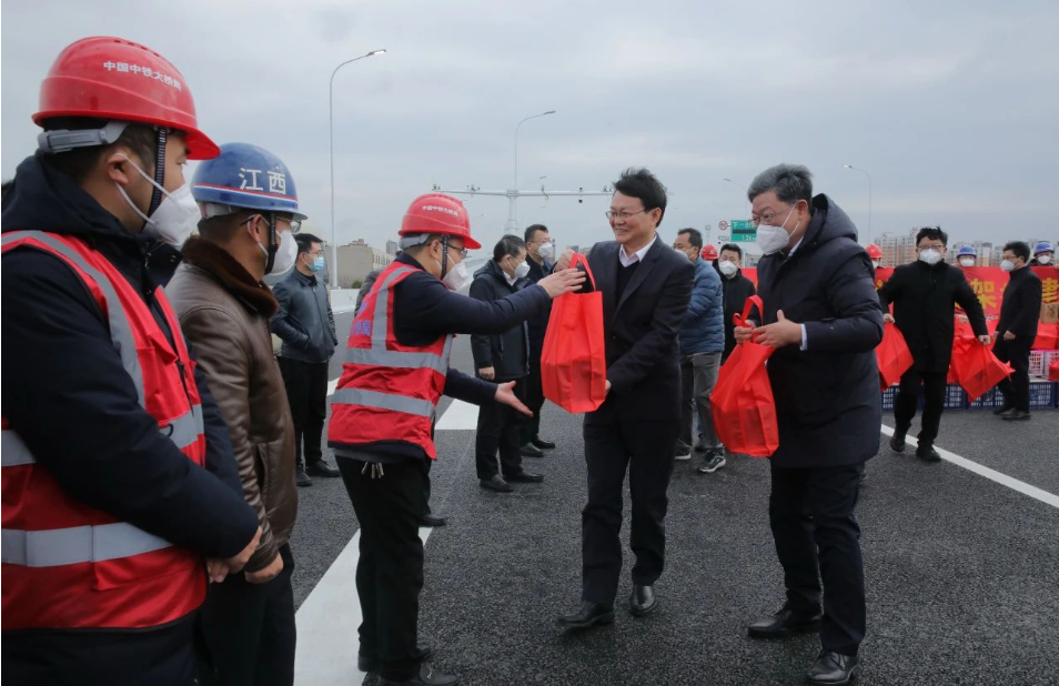 市长万广明走访慰问重大重点项目建设者_庄闲游戏