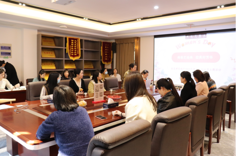 传茶艺经典 绽优美青春 ——庄闲游戏地产公司组织开展三八妇女节主题运动_庄闲游戏